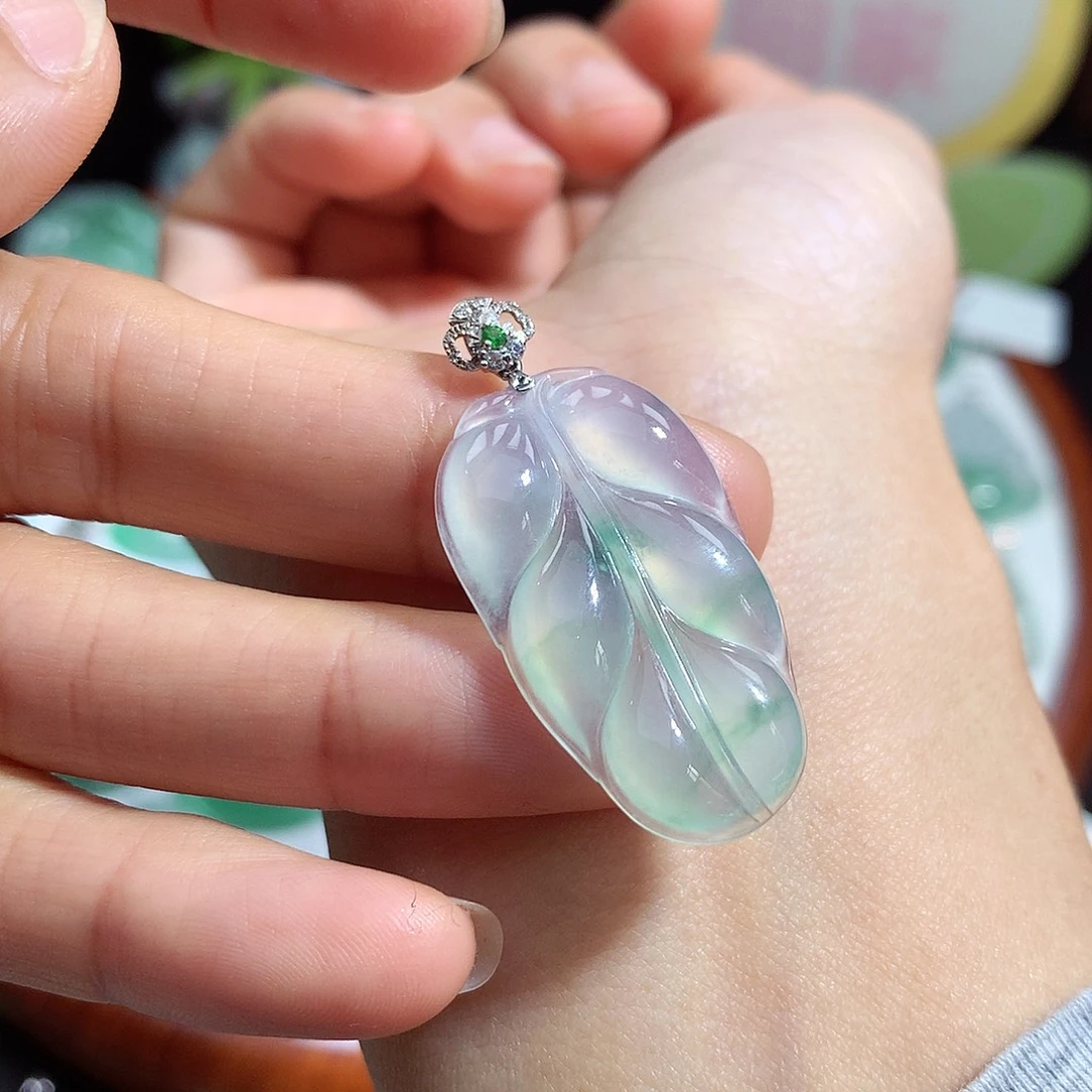 翡翠未镶嵌颈饰叶子