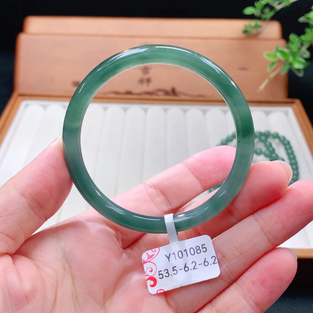 翡翠手镯（圆镯）未镶嵌