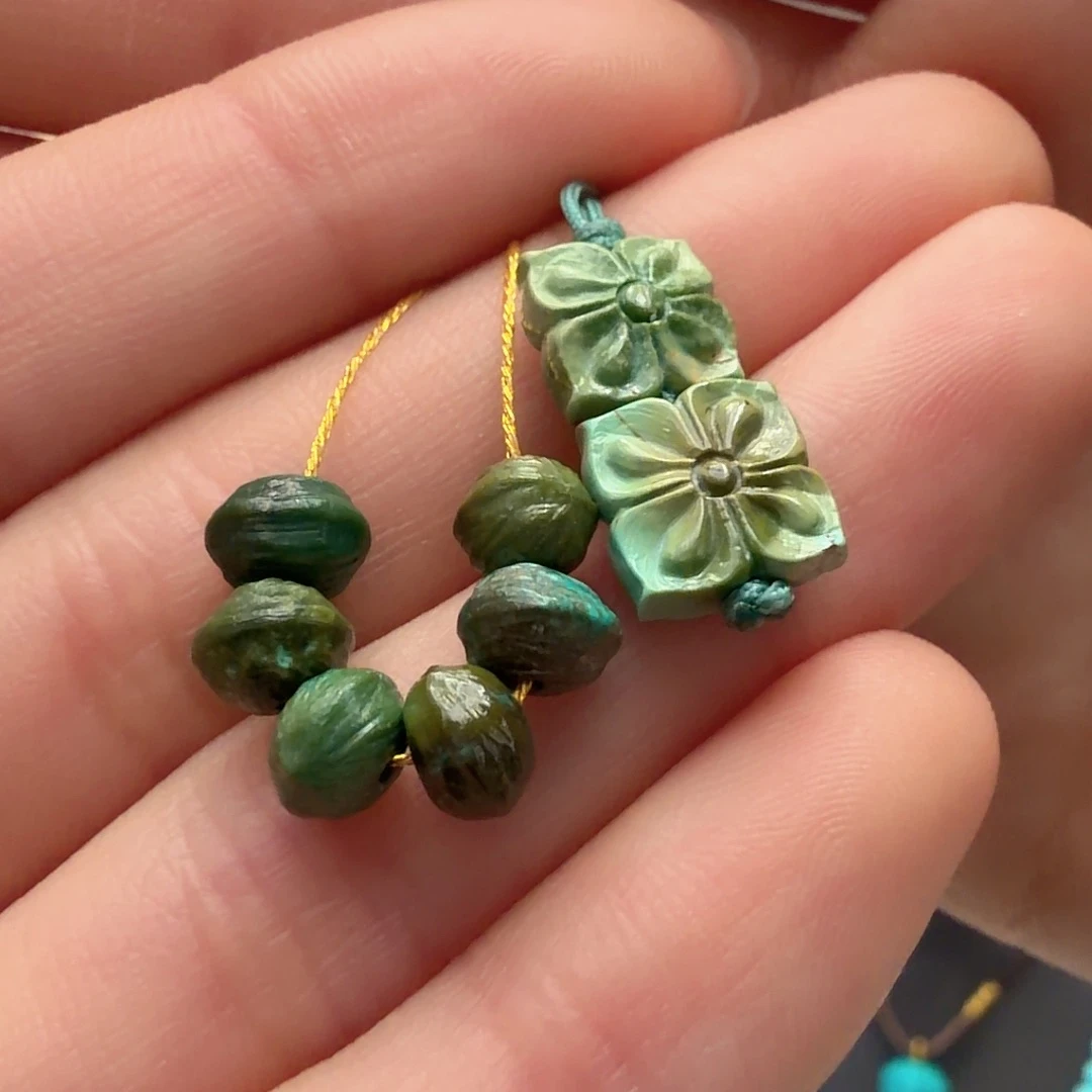 绿松石未镶嵌颈饰