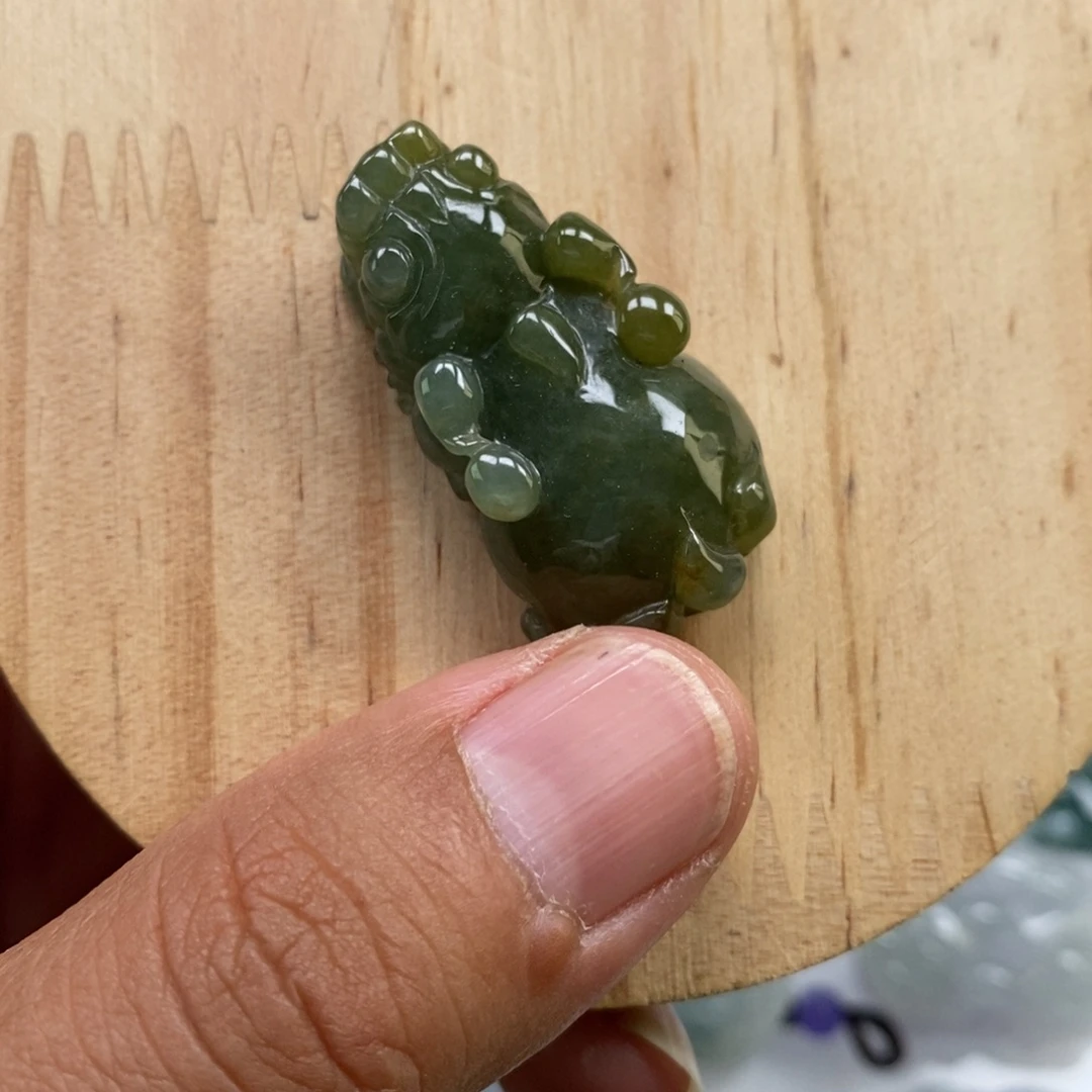 翡翠未镶嵌颈饰多人如意貔貅吊坠