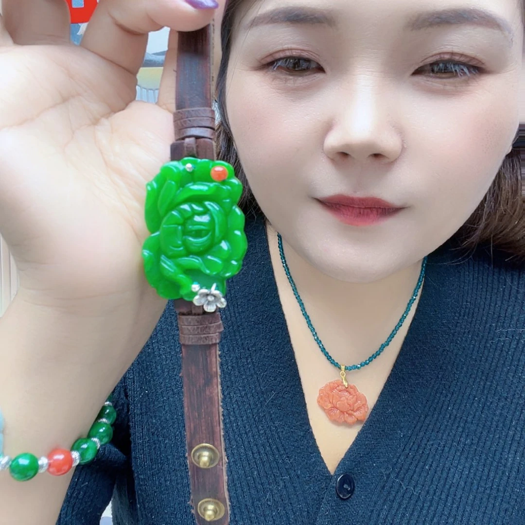 翡翠未镶嵌颈饰手链