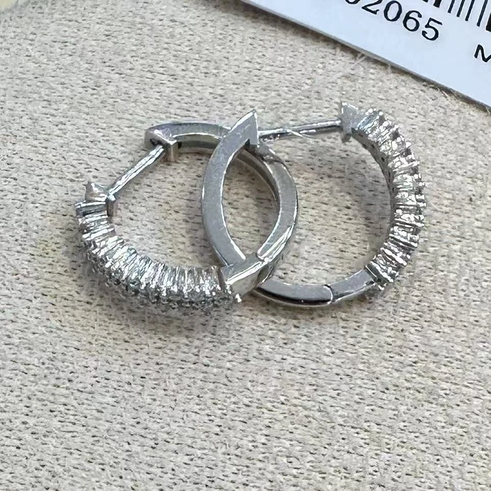 pt950铂金环环相扣耳钉