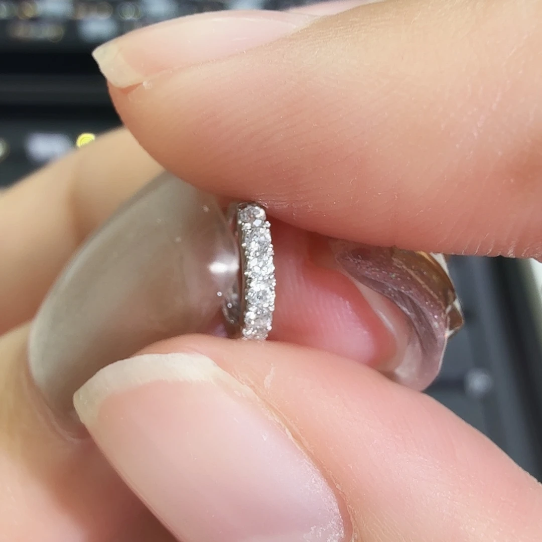 实验室培育钻石耳饰18K金镶嵌