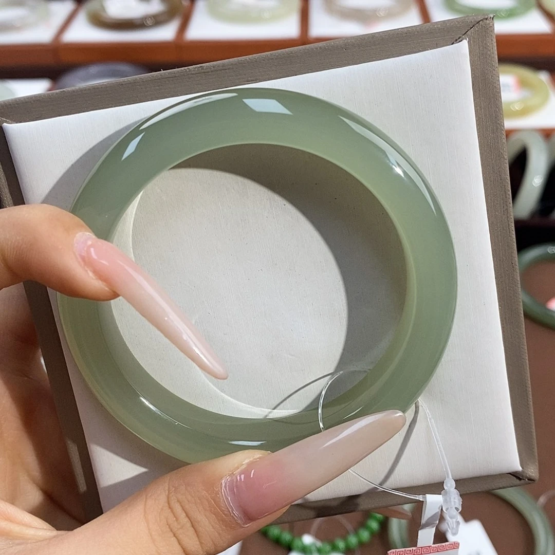 和田玉手镯未镶嵌婷