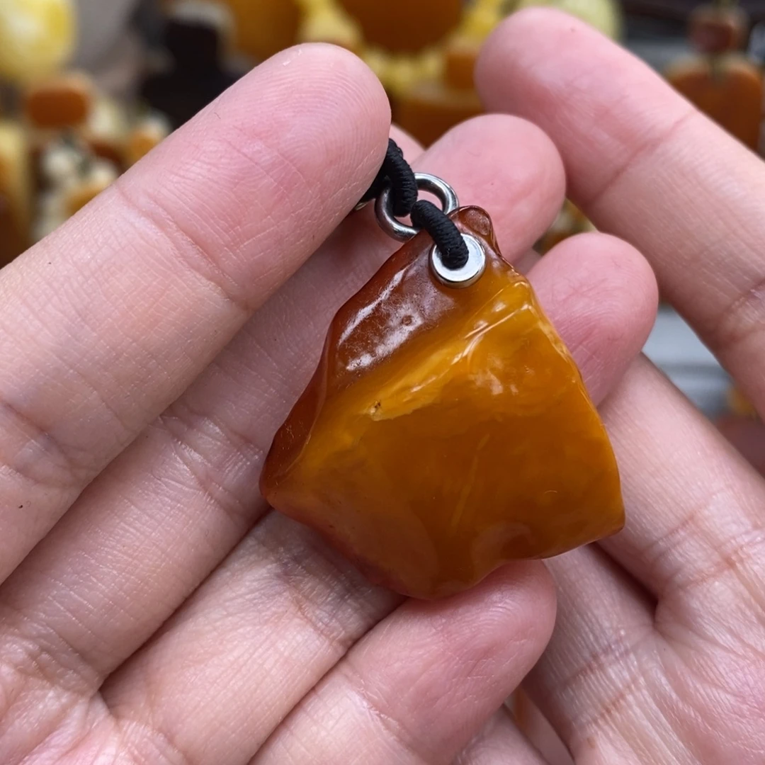 蜜蜡未镶嵌珠宝奇石