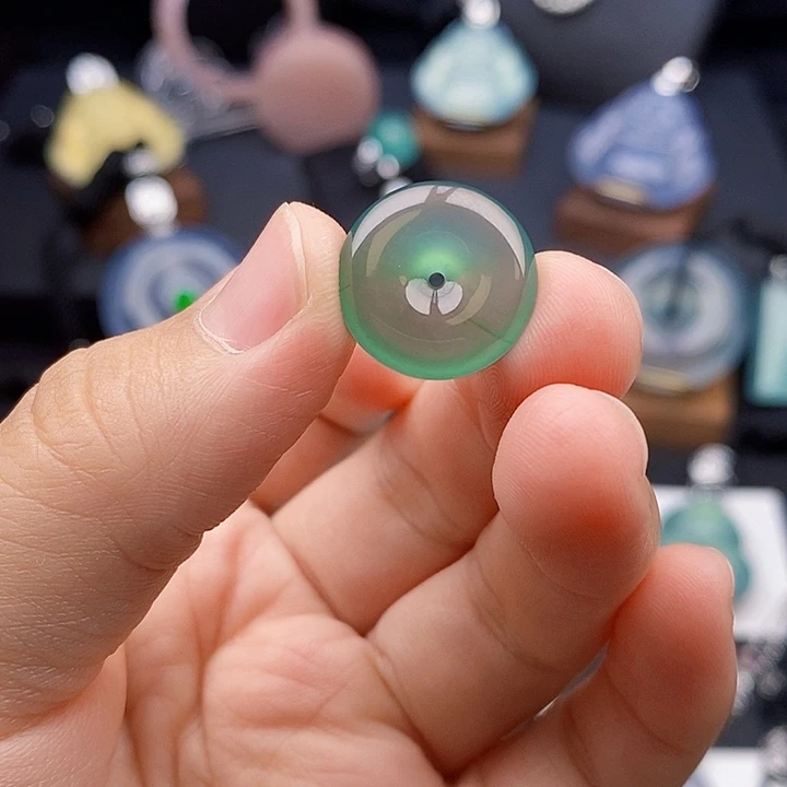 颈饰未镶嵌翡翠平安扣