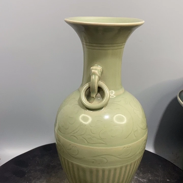 越窑双耳瓶造型美观