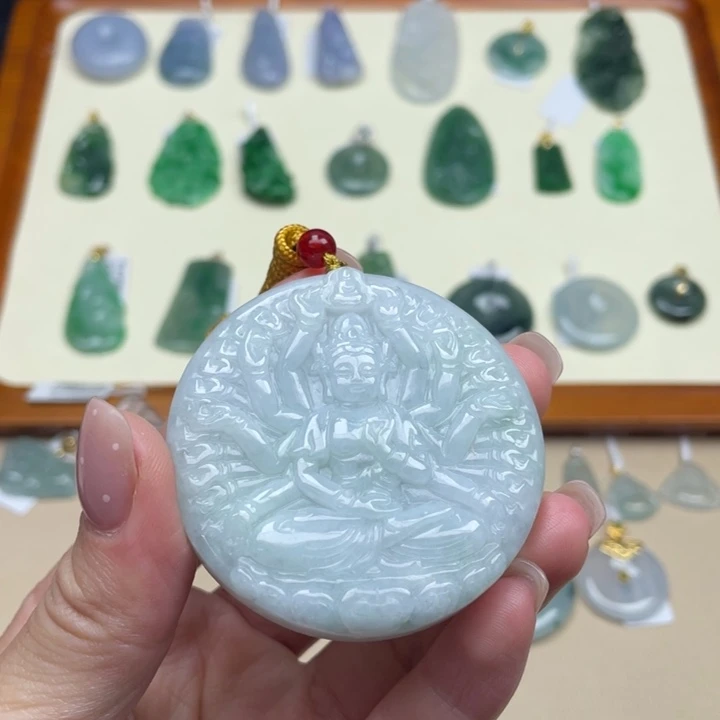 翡翠未镶嵌颈饰观音