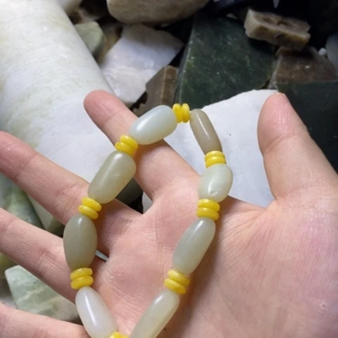 透闪石质玉未镶嵌珠宝奇石