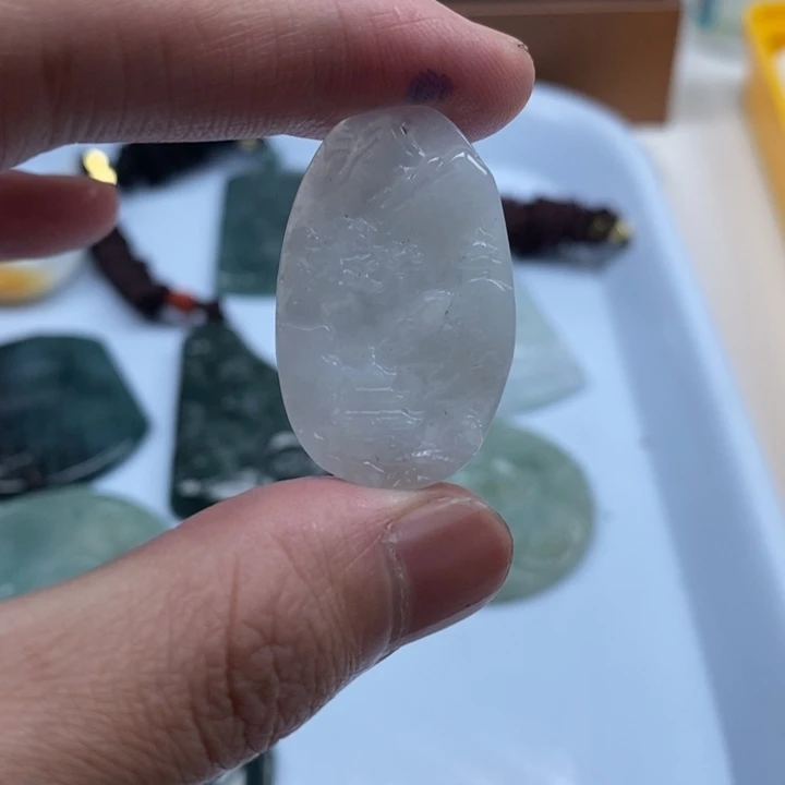 玉***厂翡翠未镶嵌颈饰翡翠