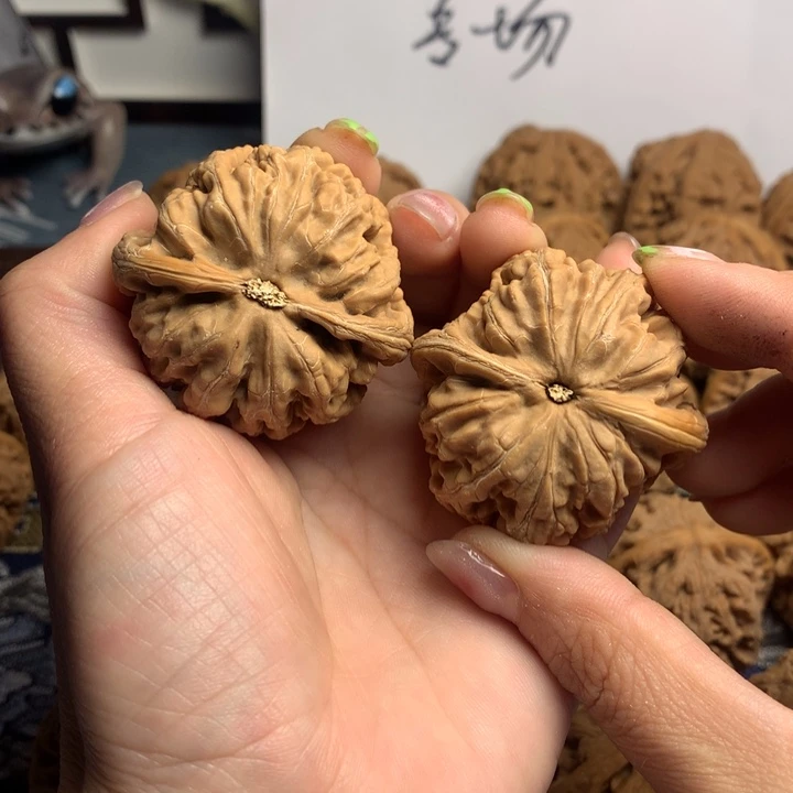 吊坠文玩核桃千****苦粗筋