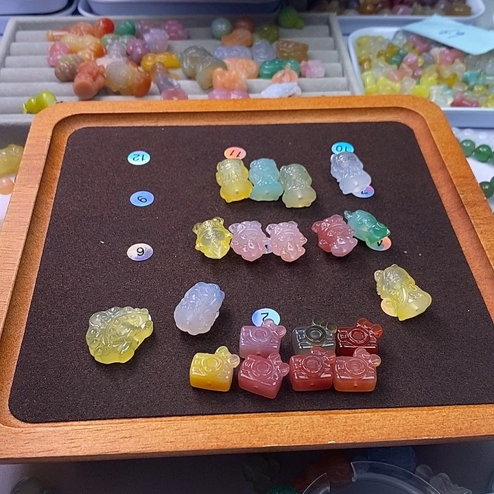 玛瑙/玉髓雕刻件未镶嵌索*