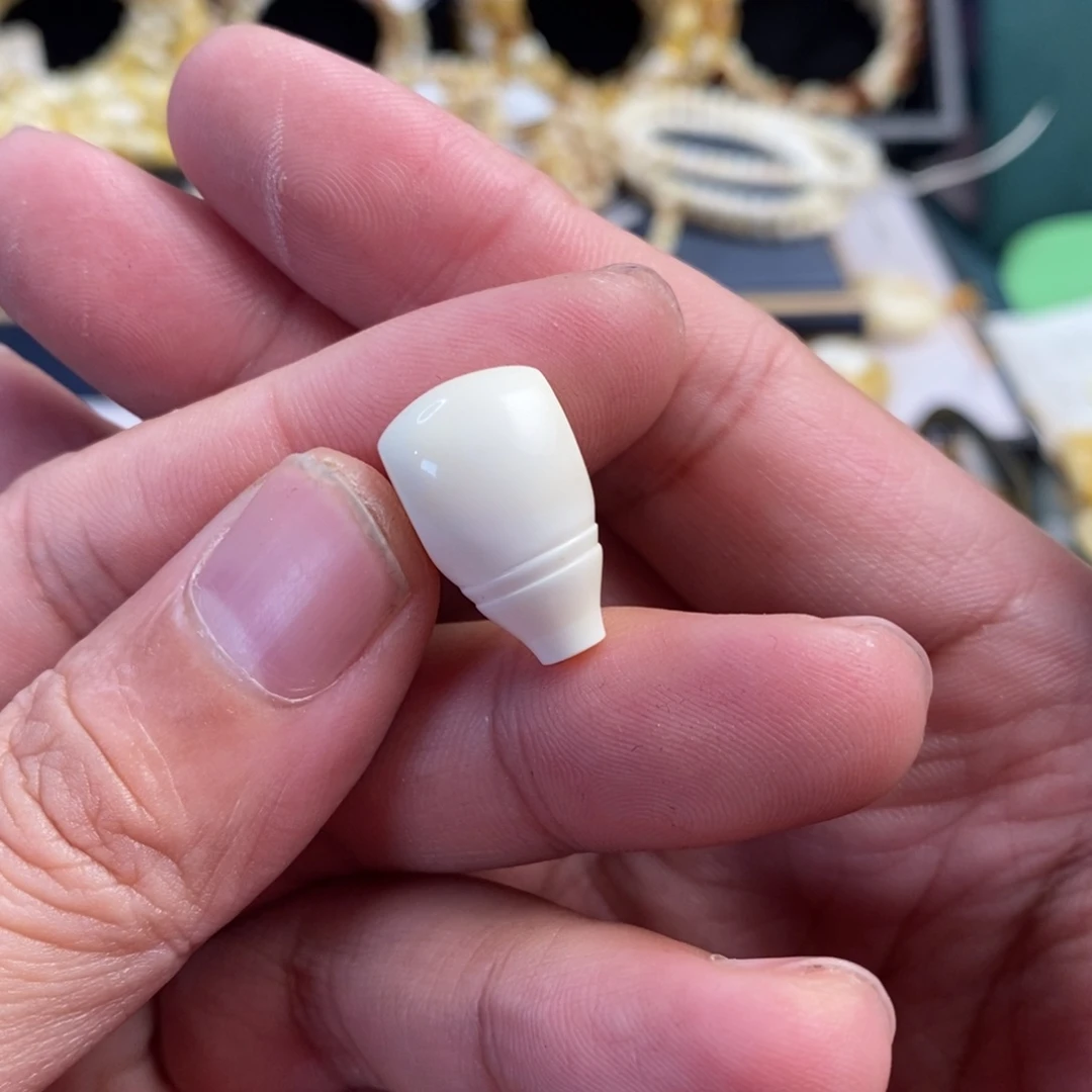 蜜蜡未镶嵌裸石12.8mm纯白瓷白