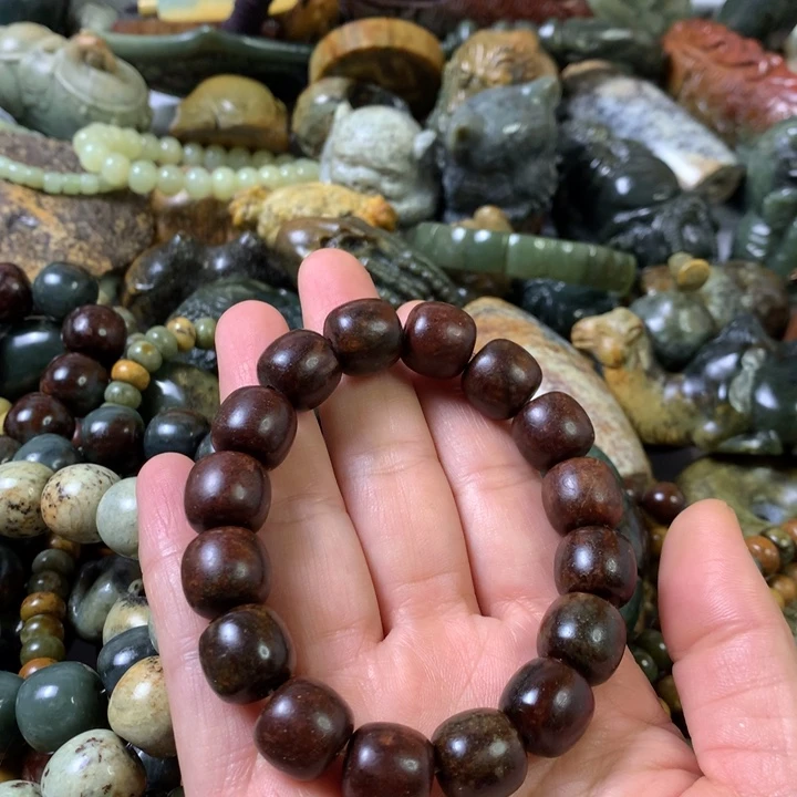 未镶嵌岫岩河磨玉（透闪石质玉）挂件