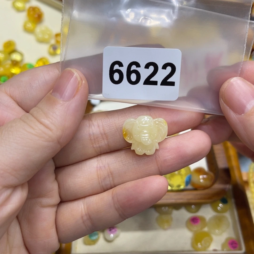 琥珀珠宝奇石未镶嵌