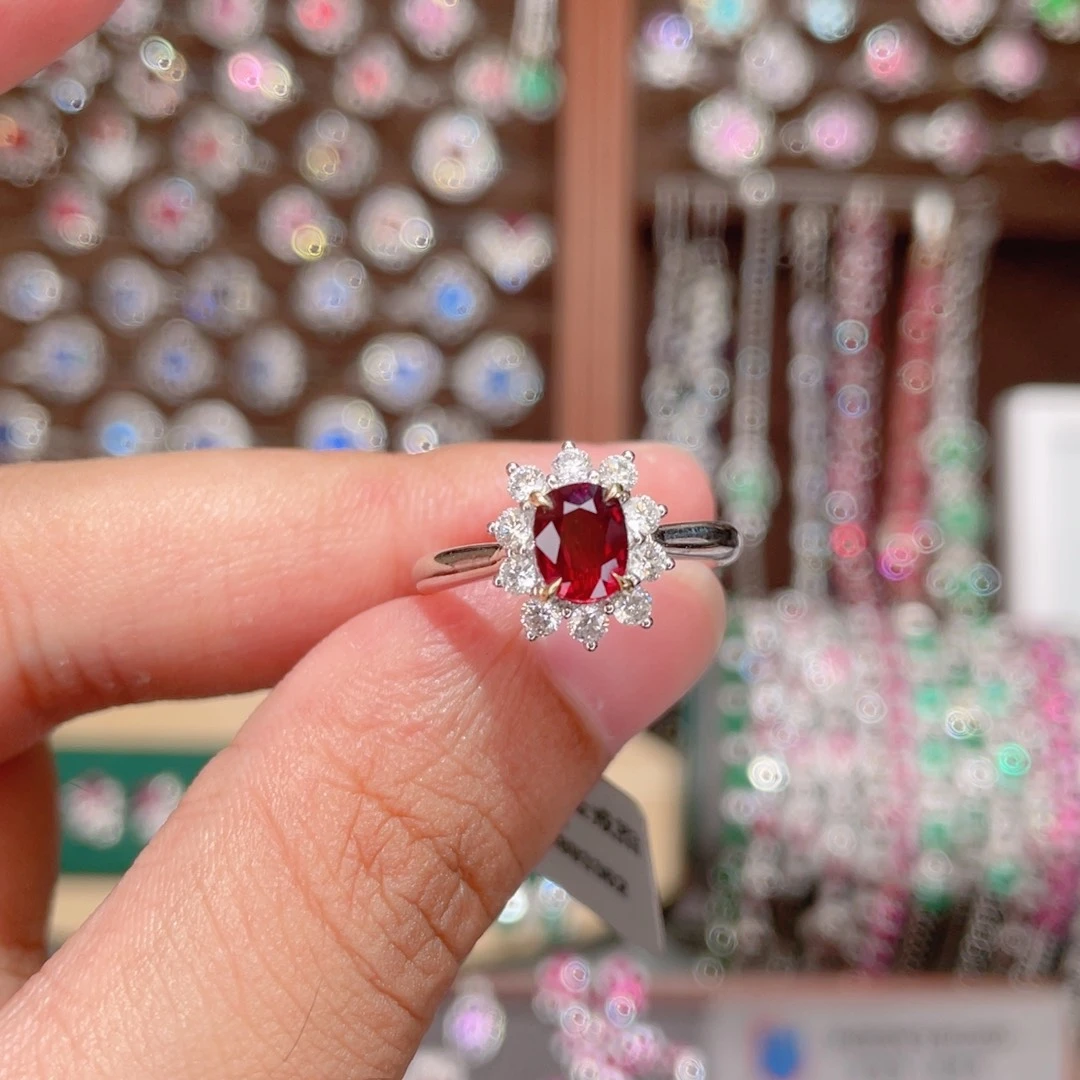 18K金镶嵌红宝石戒指1.55ct 无烧鸽血