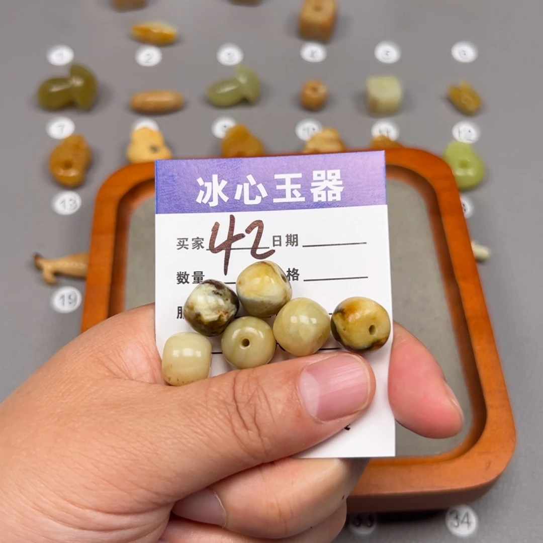 蛇纹石玉未镶嵌颈饰⁽****⁾微瑕