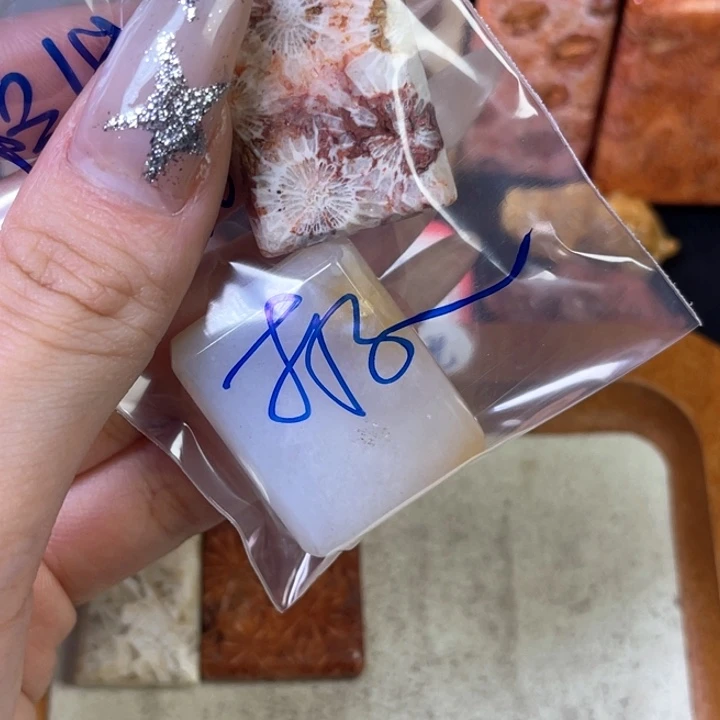 硅化珊瑚（珊瑚玉）珠宝金石合金隆**市