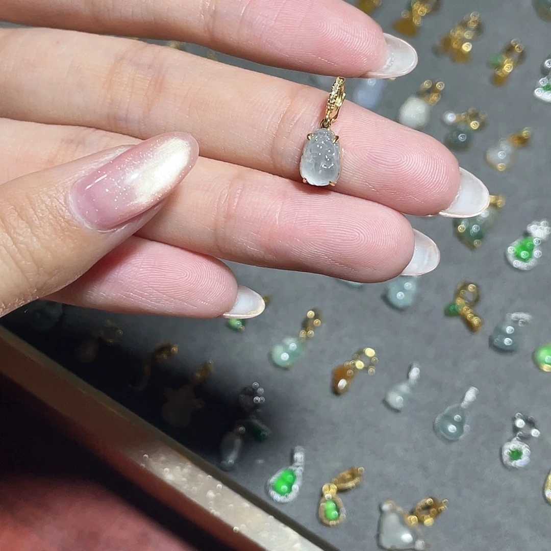 翡翠18K金镶嵌颈饰翡翠