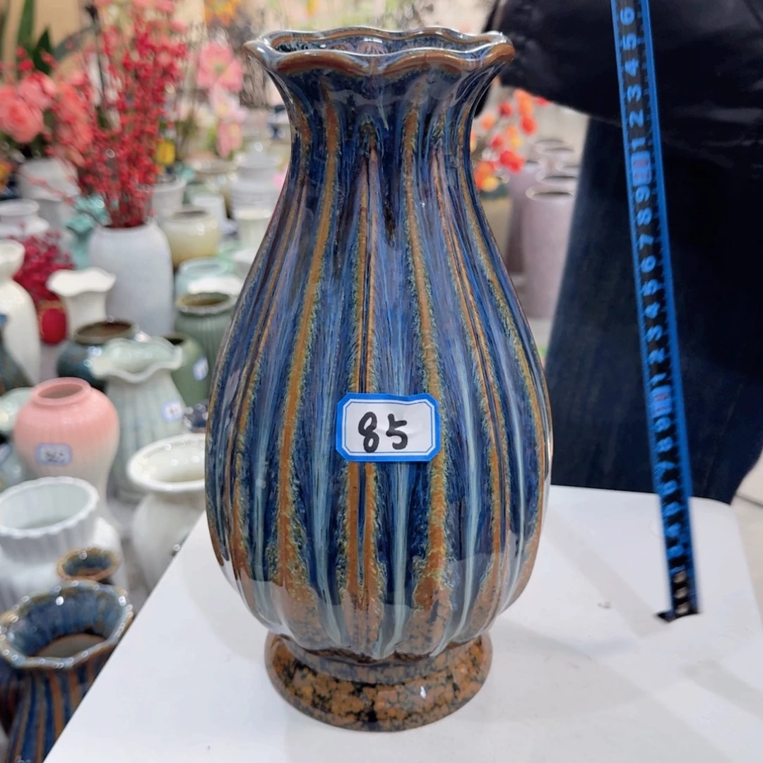 85号陶瓷高27厘米微瑕一个