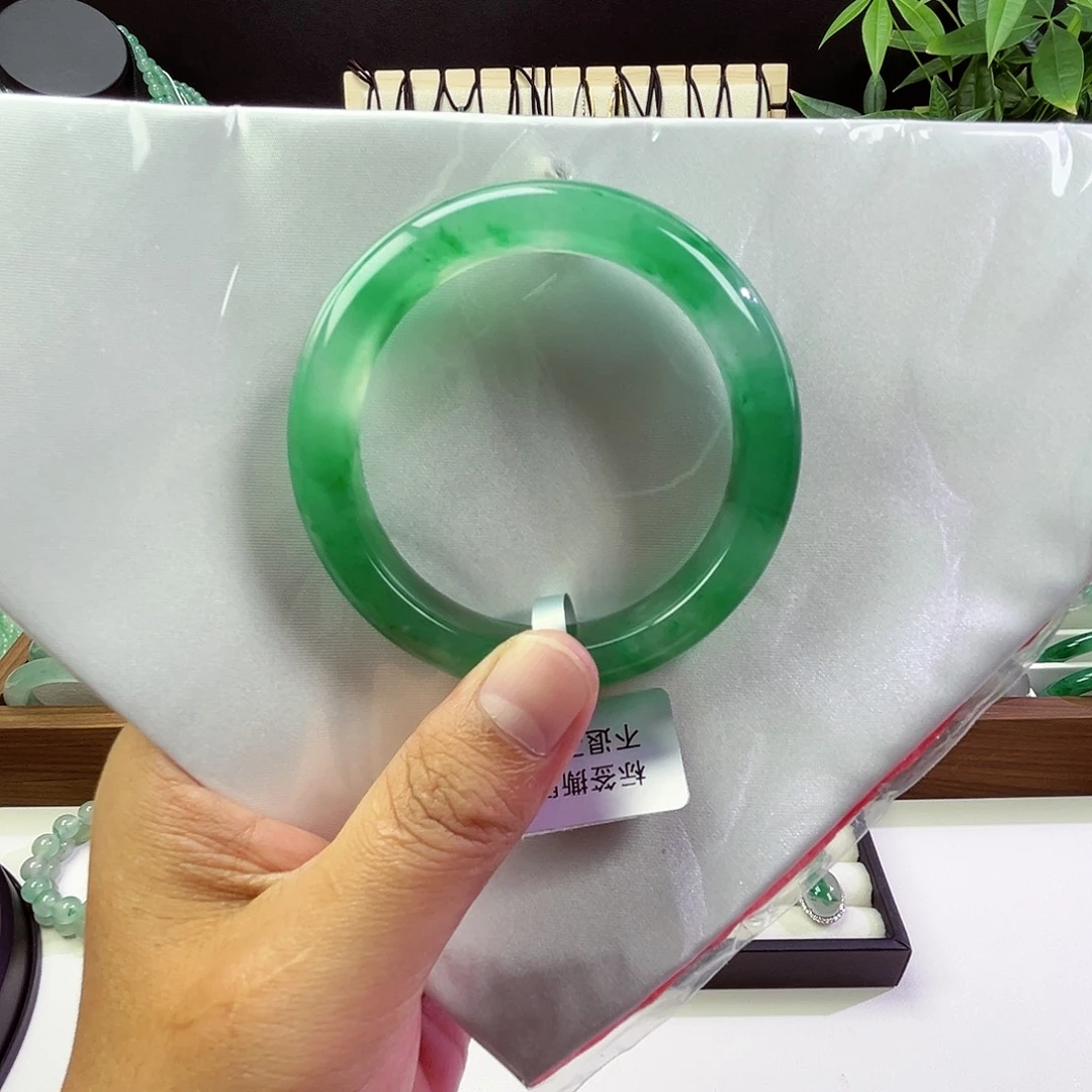 爱***3石英质玉未镶嵌手镯59