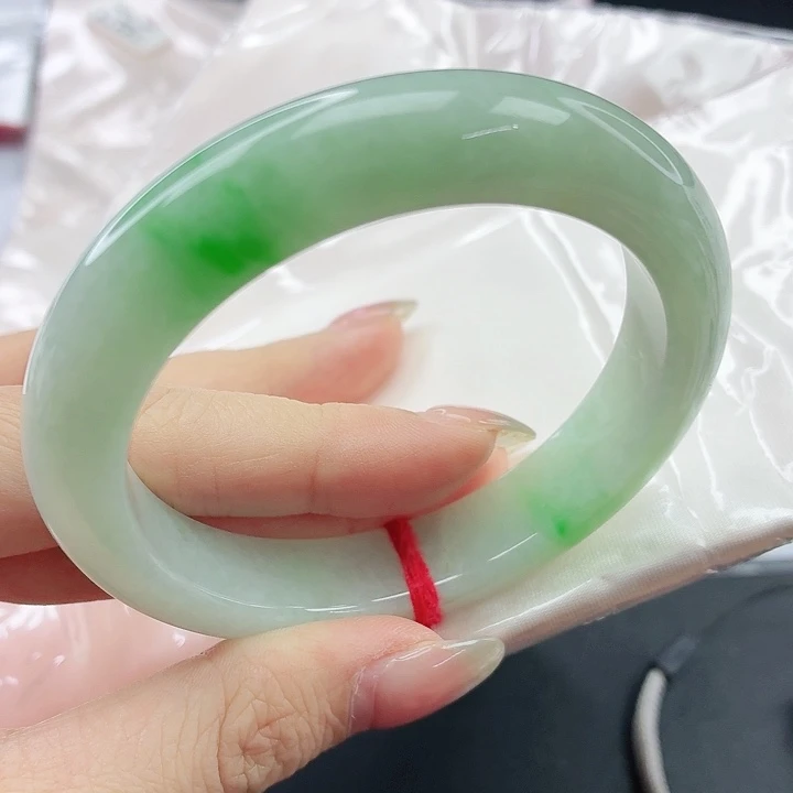 未镶嵌手镯翡翠，820