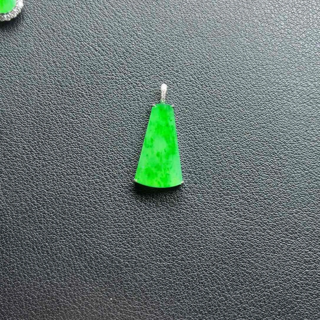与***你翡翠18K金镶嵌颈饰