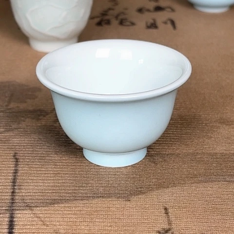 景德镇陶瓷天蓝釉小压手