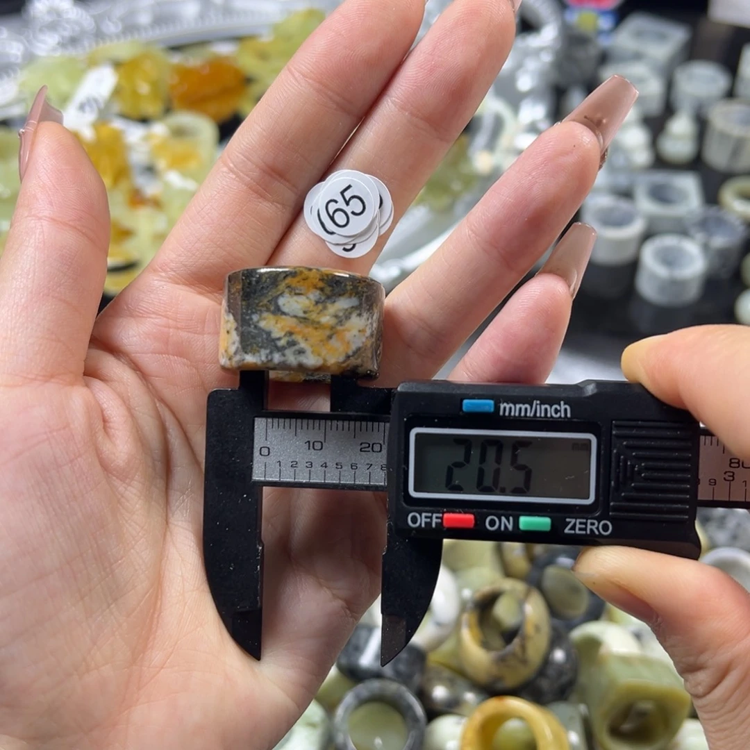 蛇纹石玉未镶嵌戒指