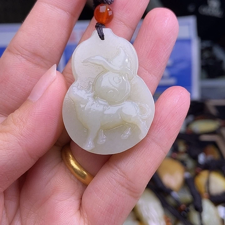 和田玉未镶嵌颈饰