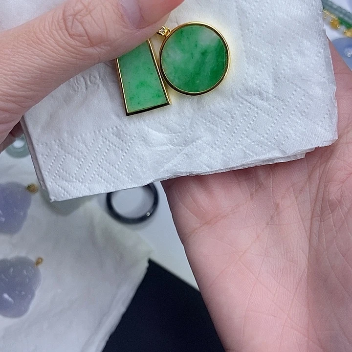 翡翠颈饰未镶嵌我***的吊坠