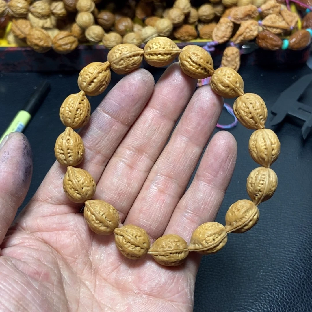 文玩核桃吊坠秋子