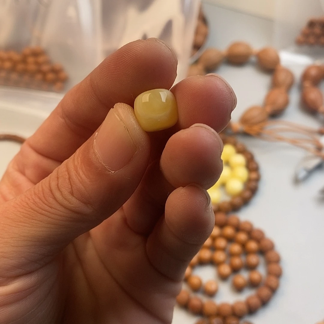 风***顺猴头核桃吊坠黄配饰11.6