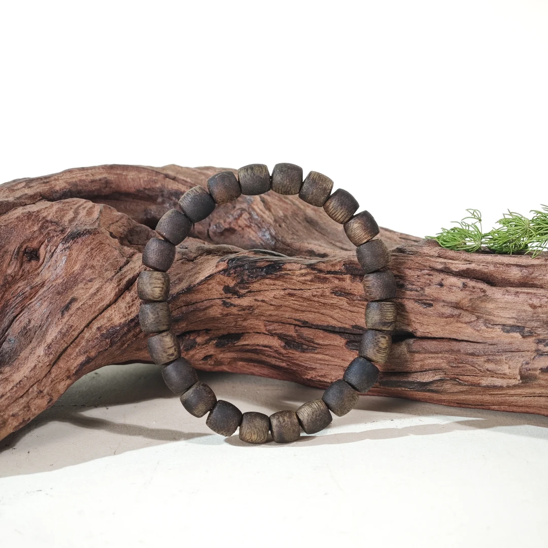 沉香海南沉香乌身圆叶鹦哥绿棋楠7mm鼓珠单圈