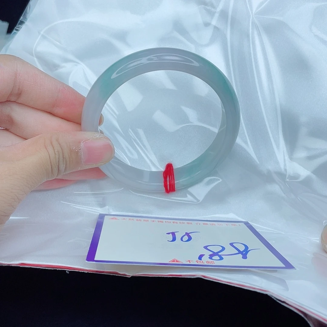 翡翠手镯未镶嵌翡翠