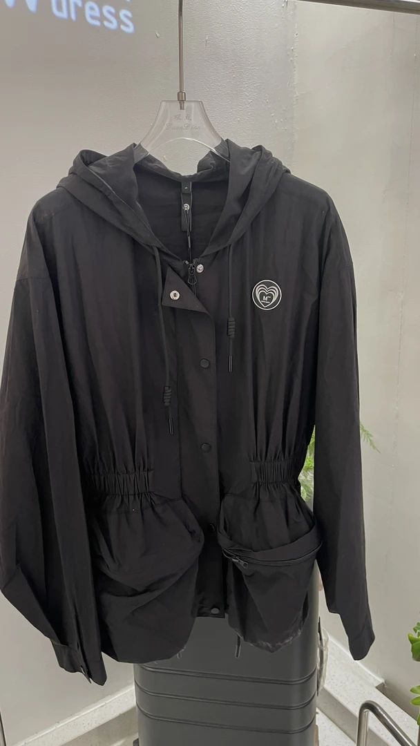 82F127038  连帽风衣外套