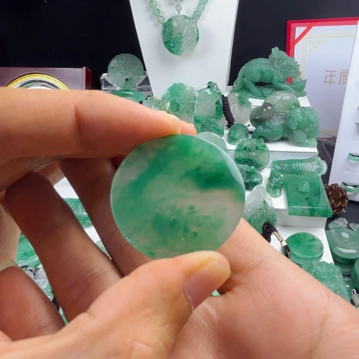 颈饰未镶嵌石英质玉