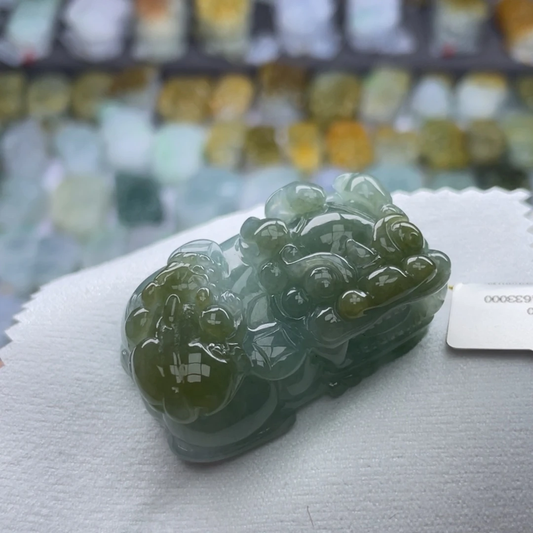 翡翠未镶嵌颈饰貔貅