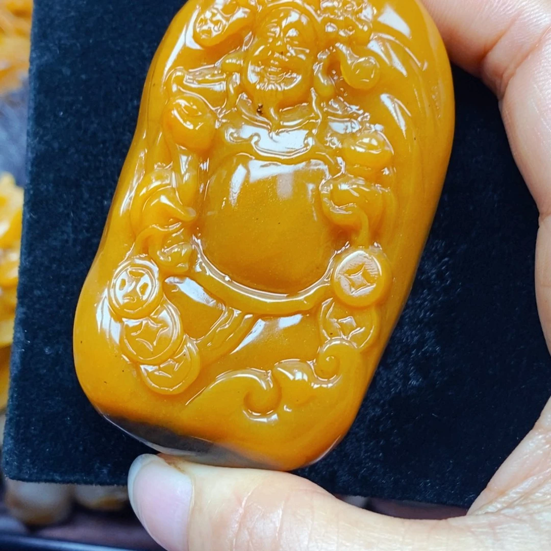 未镶嵌石英质玉（黄龙玉）颈饰