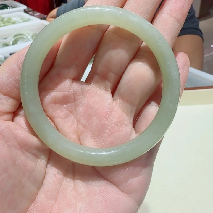 未镶嵌手镯和田玉816