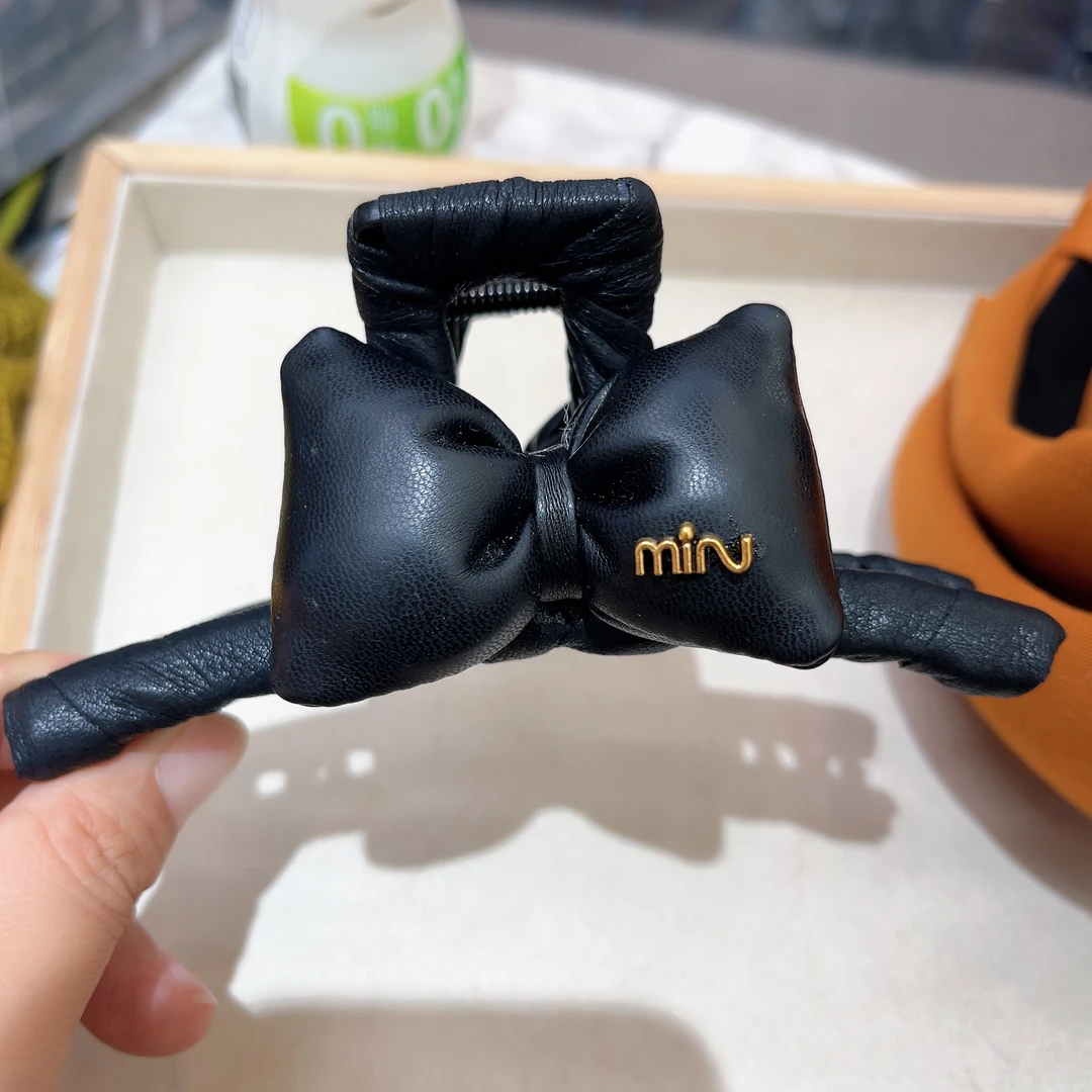 M276黑色皮皮13公分抓夹