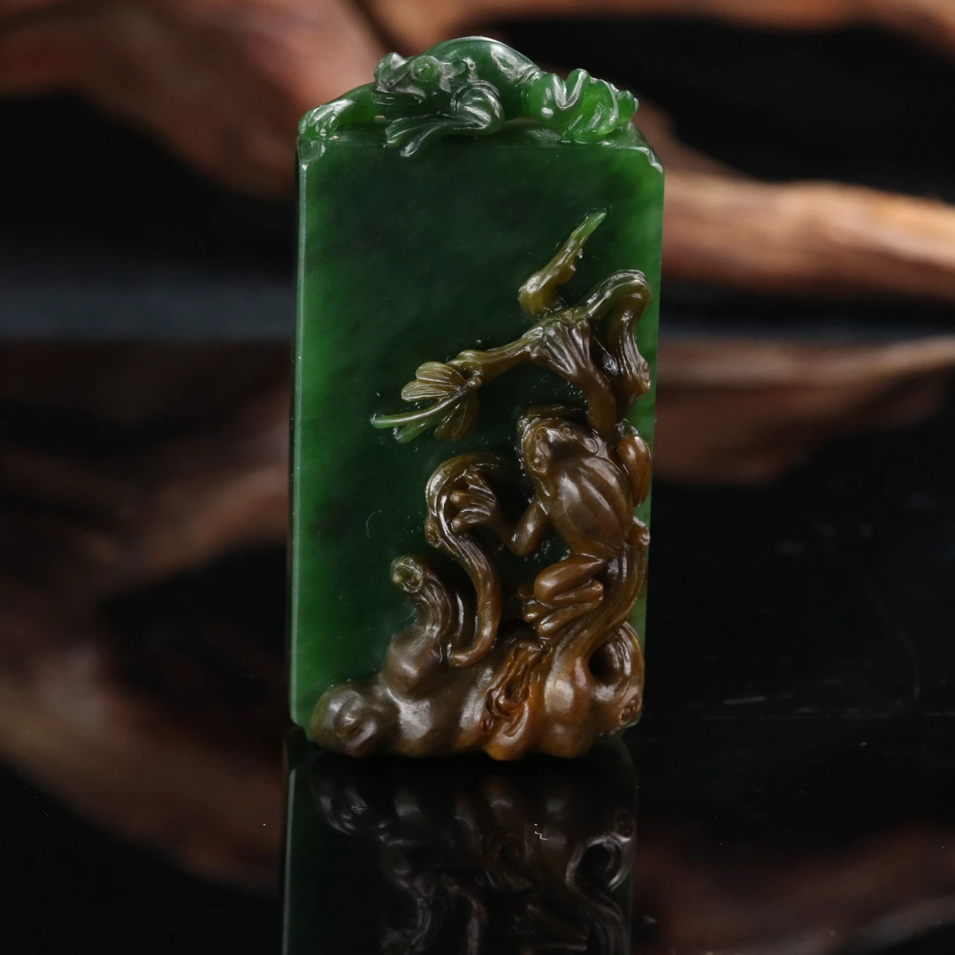 44和田玉俄七老红皮吊坠（周春龙）/600461上海嘉禾拍卖