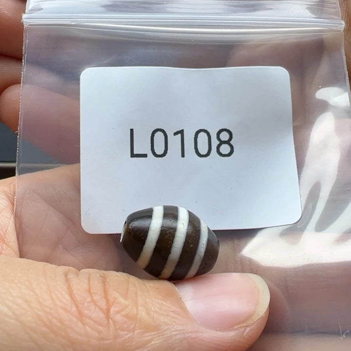 胡***妞玛瑙/玉髓未镶嵌珠宝半成品