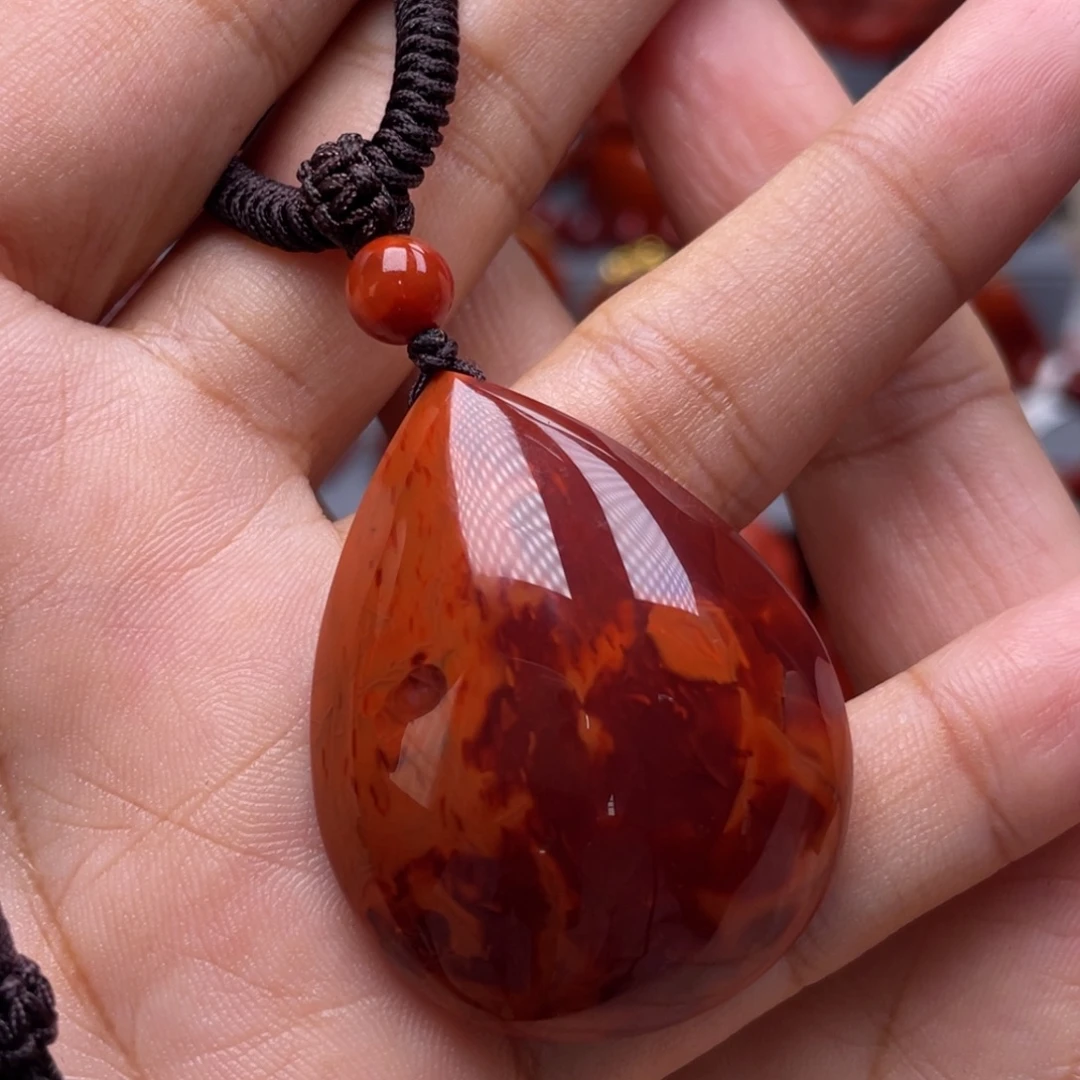 南红玛瑙未镶嵌珠宝奇石水滴吊坠