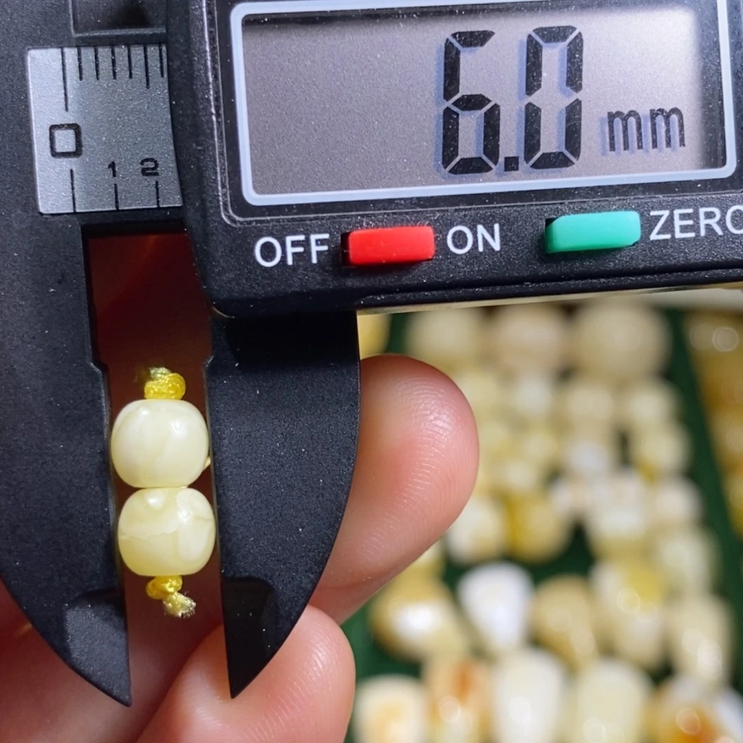 蜜蜡未镶嵌裸石配饰