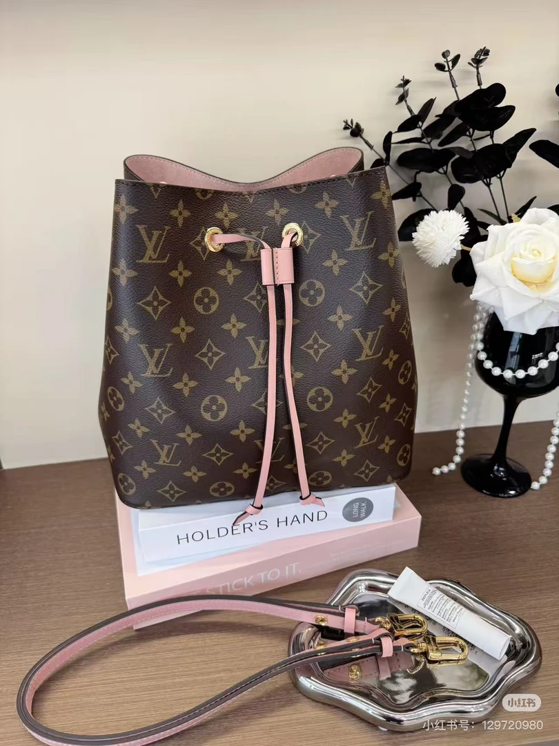 95新 LouisVuitton/路易威登 粉水桶老花金扣芯片款 67335865