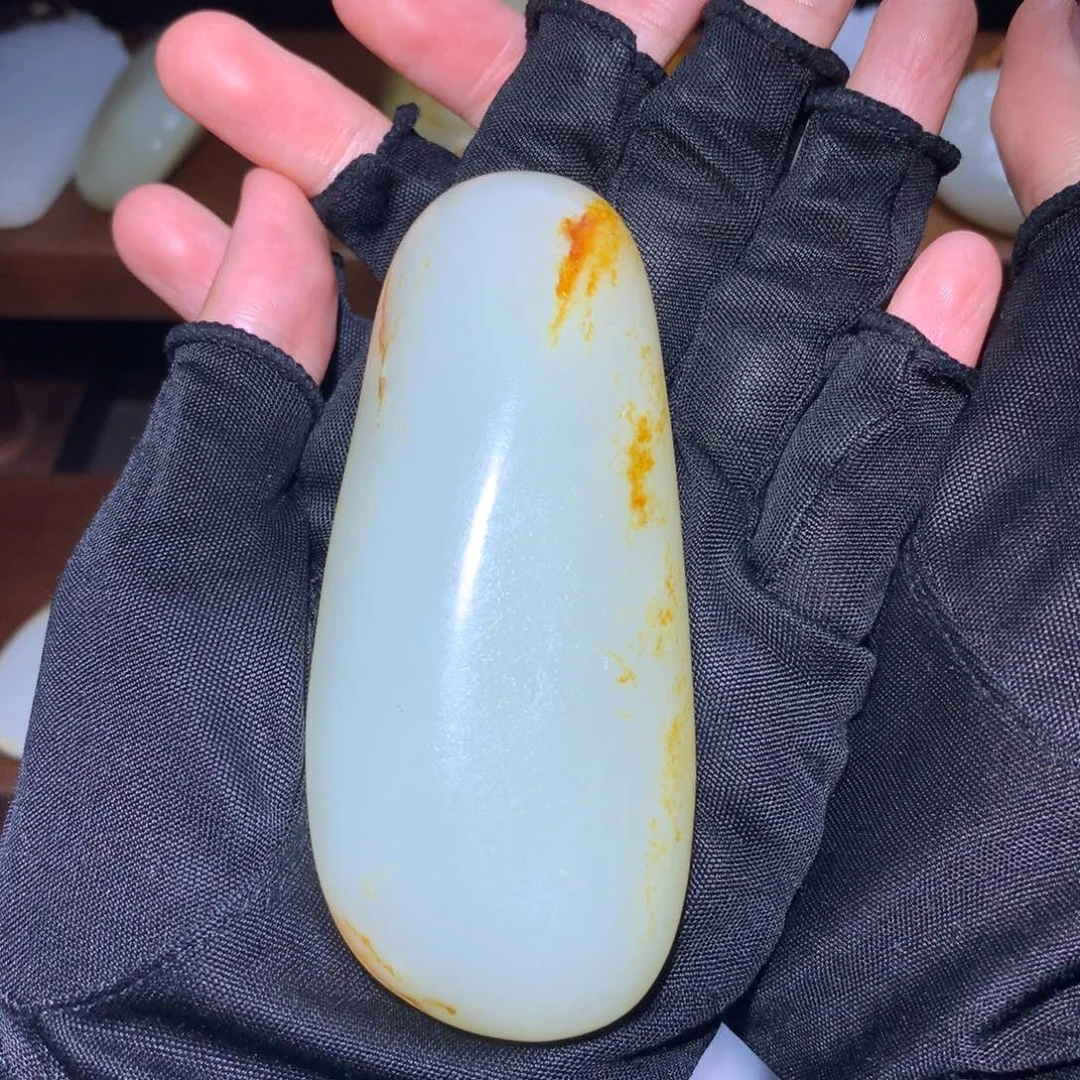 丘***忝颈饰未镶嵌和田玉