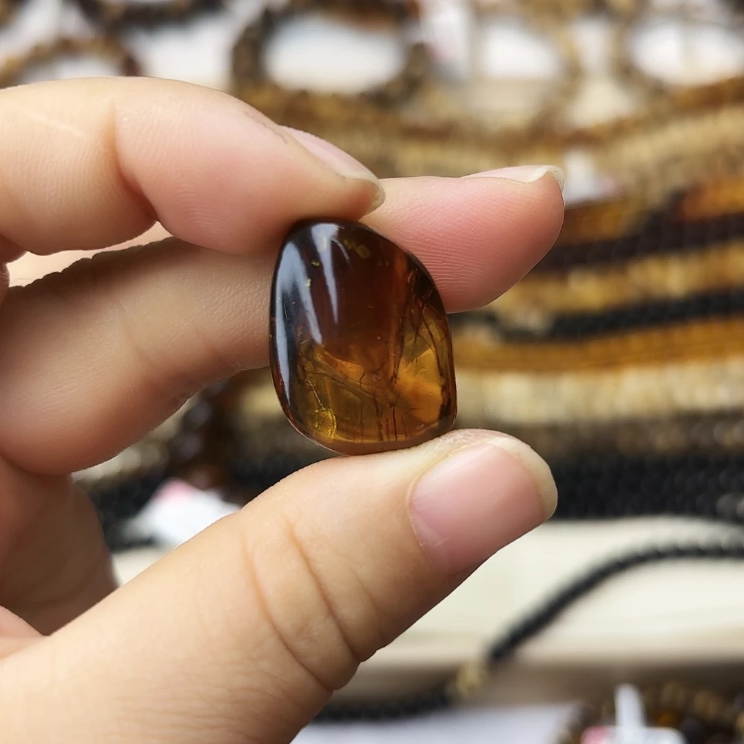向***歌琥珀未镶嵌裸石大