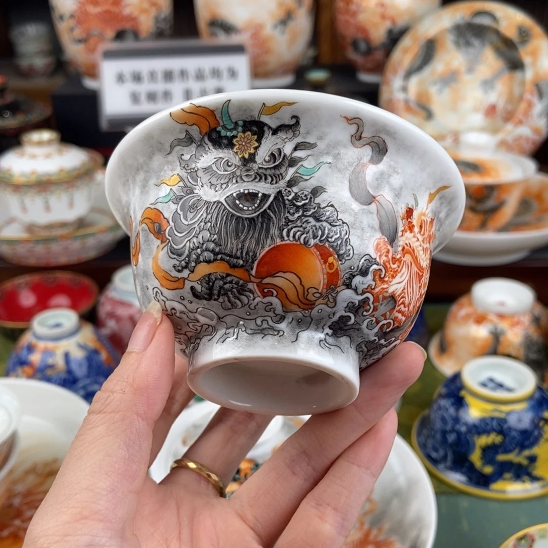 陶瓷的设计师是一个人的