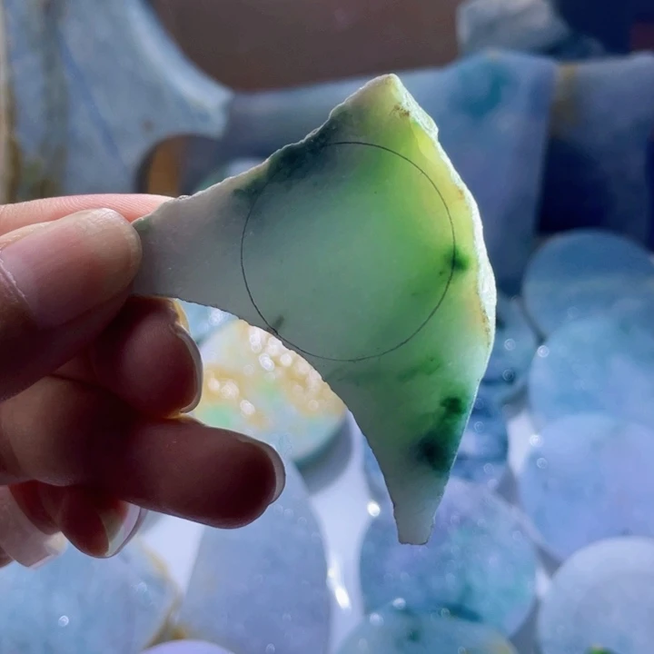 颈饰未镶嵌翡翠天然缅甸翡翠料子